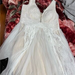 White champagne wedding dresss